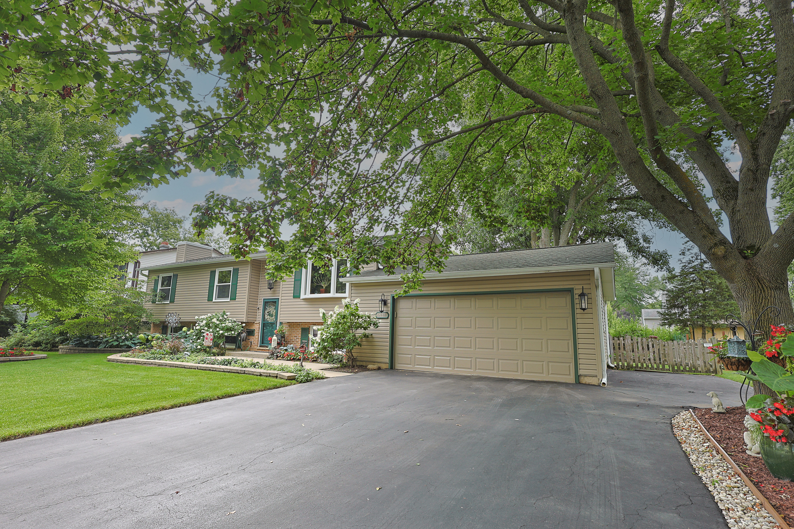 17613 W Meadowbrook Drive