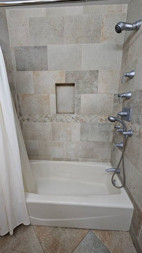 Tiny photo for 925 Spring Hill Drive #311, Northbrook, IL 60062 (MLS # 12758188)