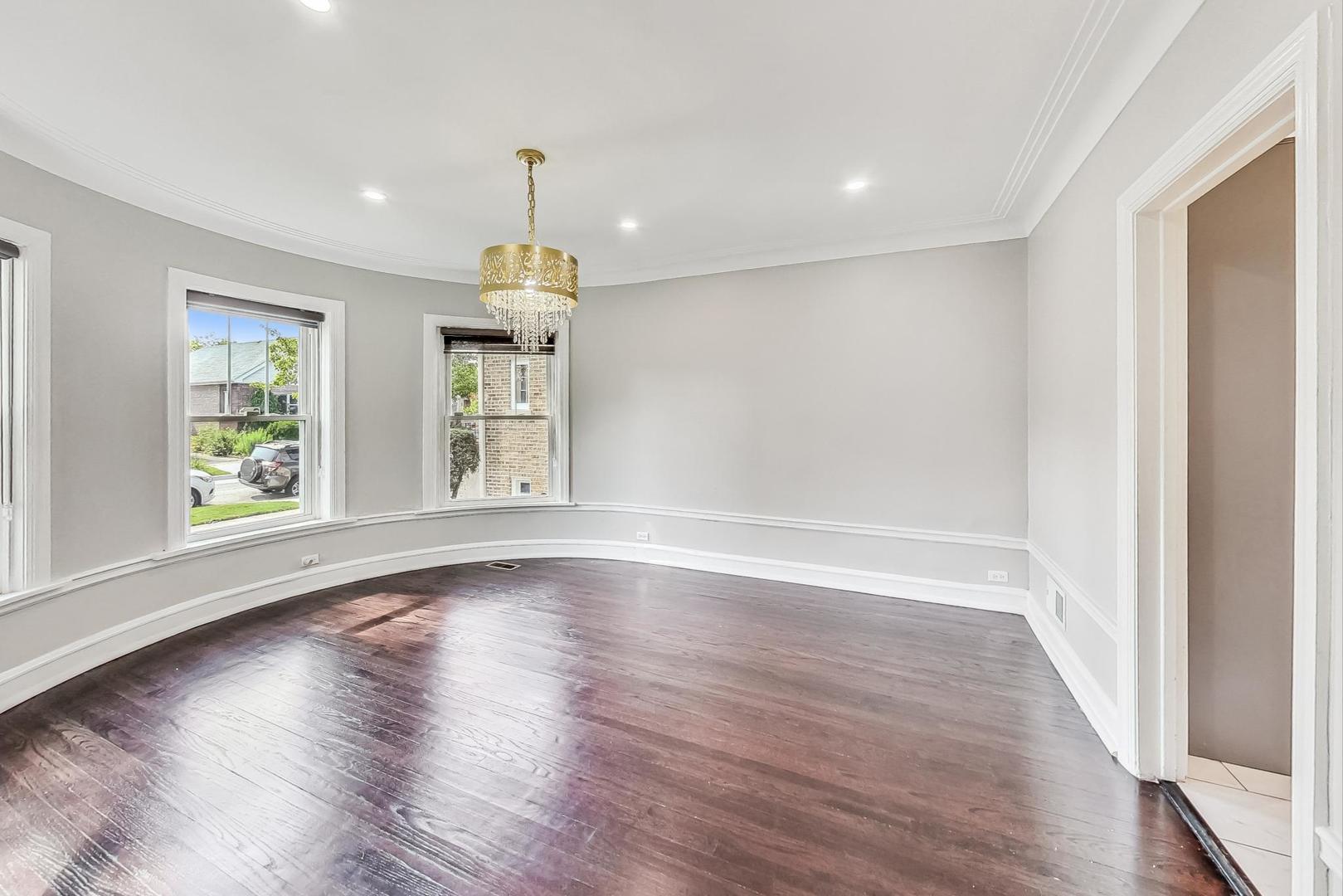 Chicago, Illinois 60659, United States, 6 Bedrooms Bedrooms, ,4 BathroomsBathrooms,Residential,Active,246040