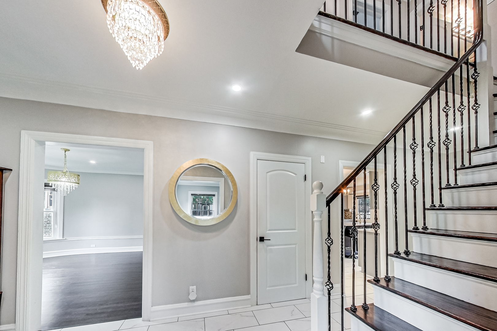 Chicago, Illinois 60659, United States, 6 Bedrooms Bedrooms, ,4 BathroomsBathrooms,Residential,Active,246040