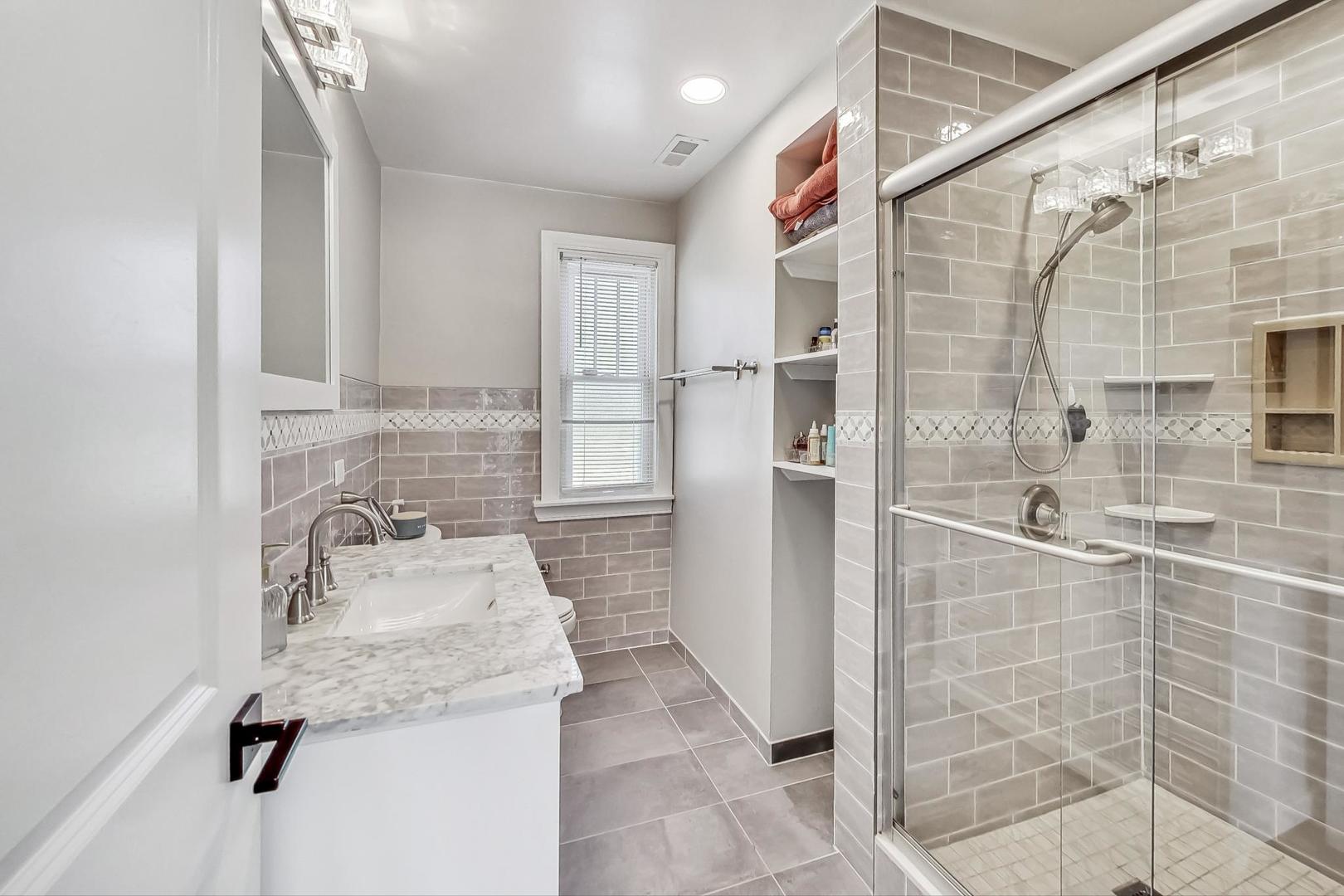 Chicago, Illinois 60659, United States, 6 Bedrooms Bedrooms, ,4 BathroomsBathrooms,Residential,Active,246040