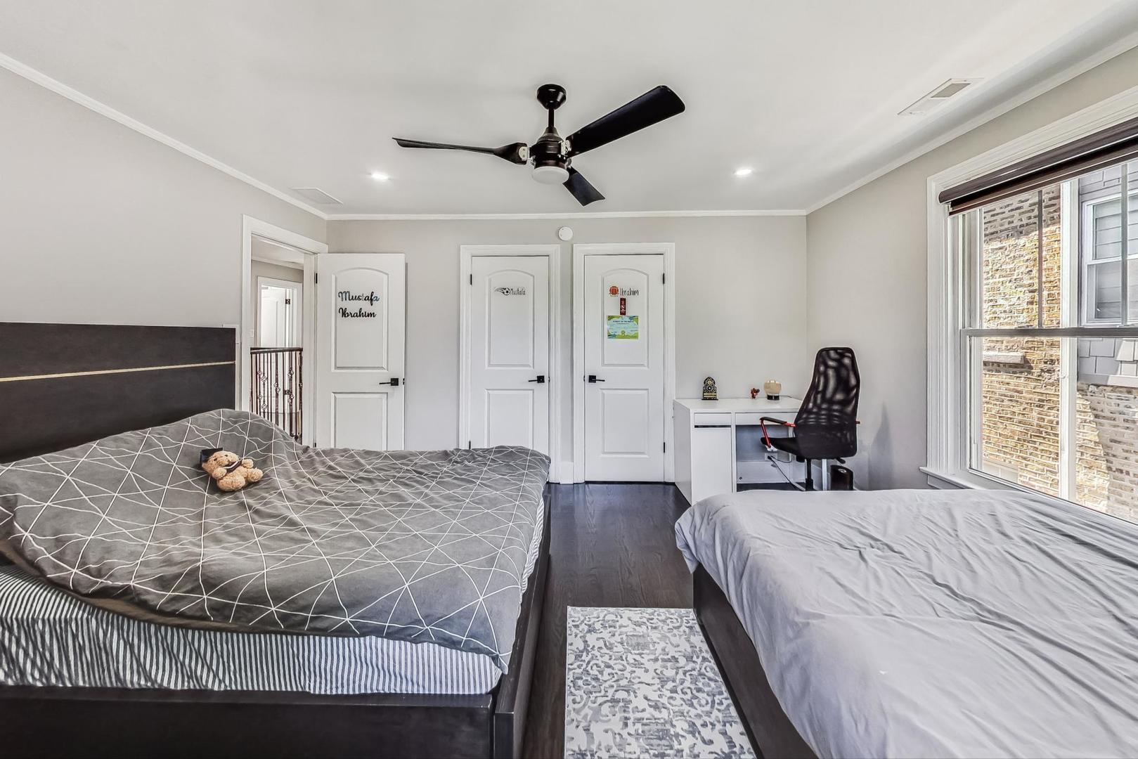 Chicago, Illinois 60659, United States, 6 Bedrooms Bedrooms, ,4 BathroomsBathrooms,Residential,Active,246040