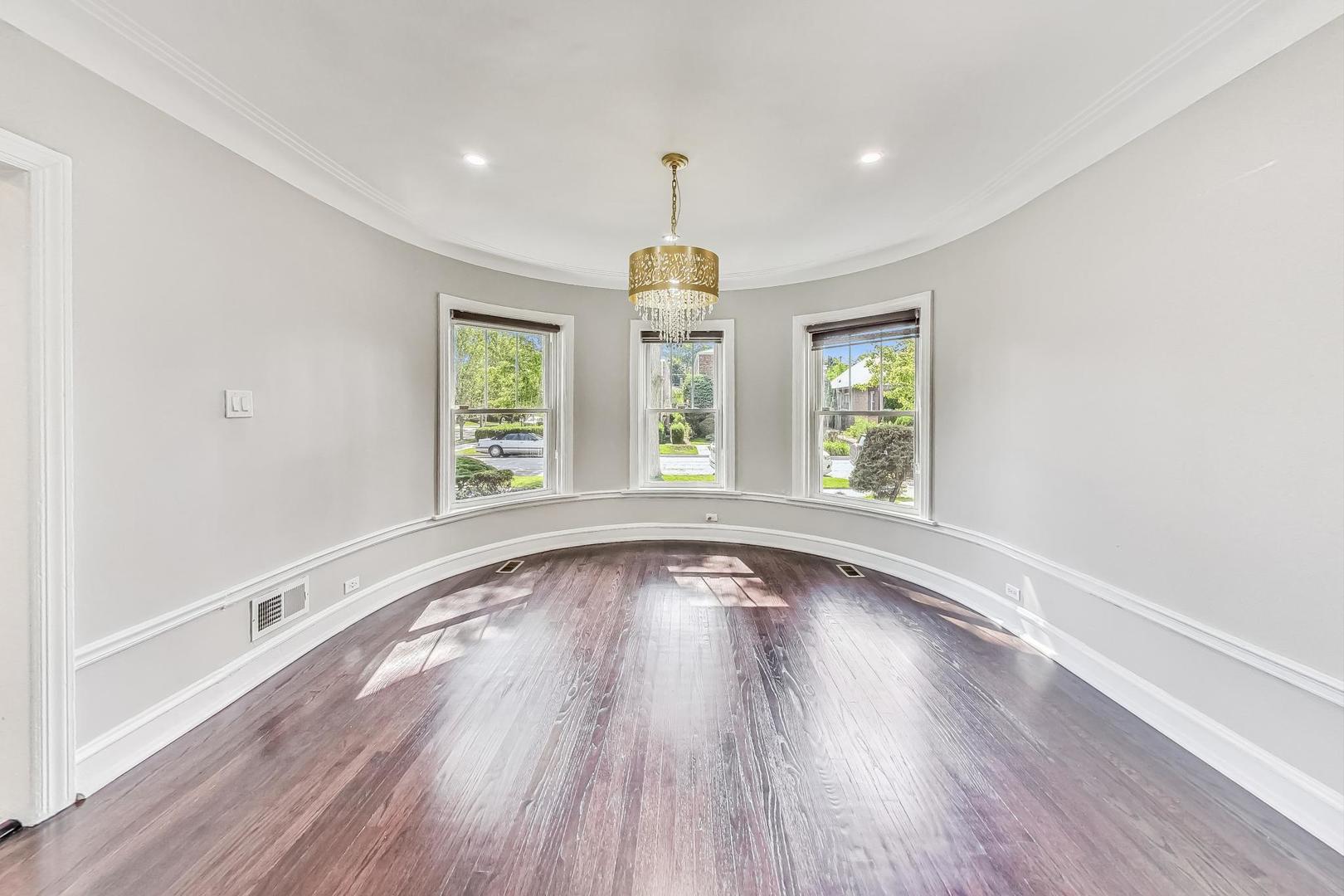 Chicago, Illinois 60659, United States, 6 Bedrooms Bedrooms, ,4 BathroomsBathrooms,Residential,Active,246040