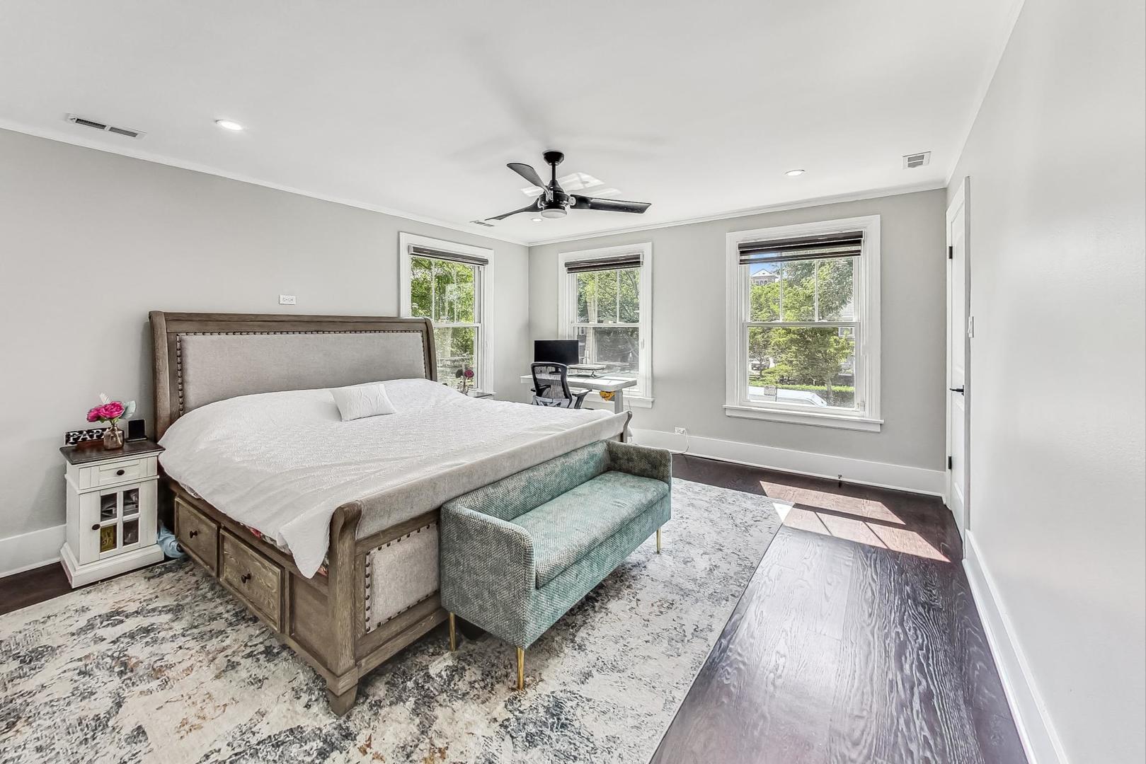 Chicago, Illinois 60659, United States, 6 Bedrooms Bedrooms, ,4 BathroomsBathrooms,Residential,Active,246040