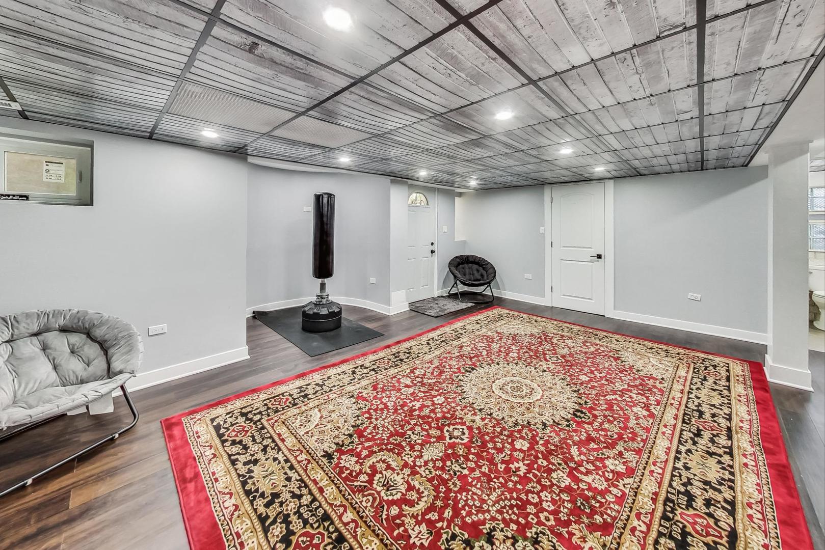 Chicago, Illinois 60659, United States, 6 Bedrooms Bedrooms, ,4 BathroomsBathrooms,Residential,Active,246040