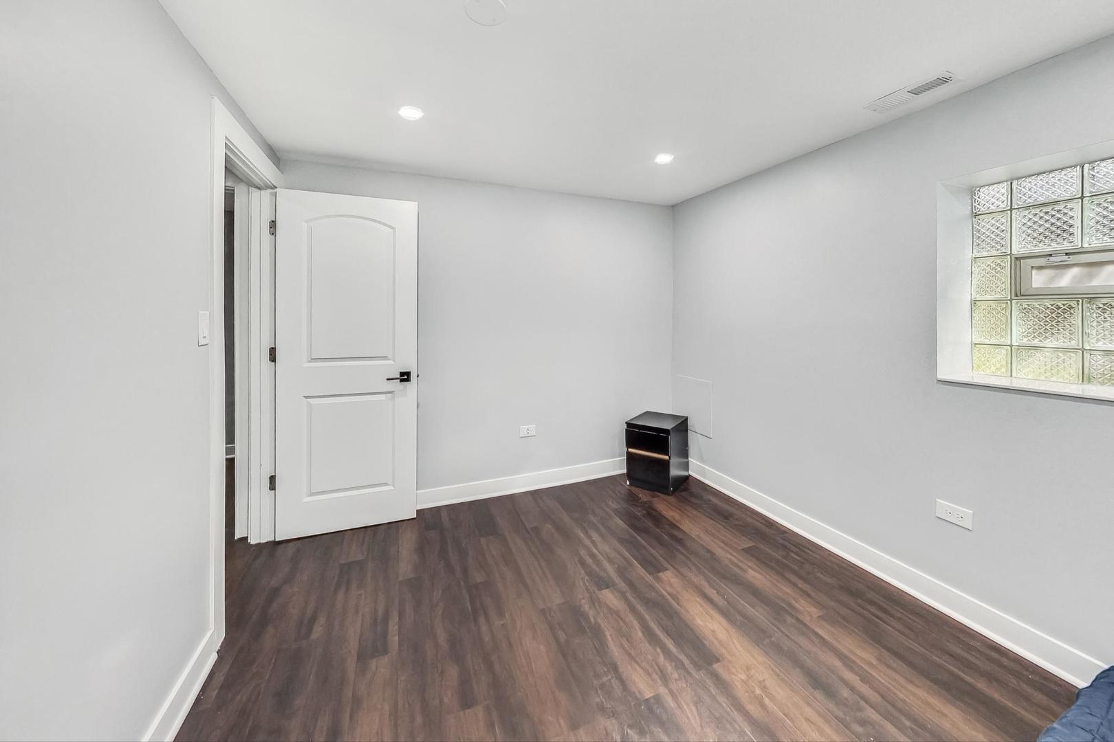 Chicago, Illinois 60659, United States, 6 Bedrooms Bedrooms, ,4 BathroomsBathrooms,Residential,Active,246040