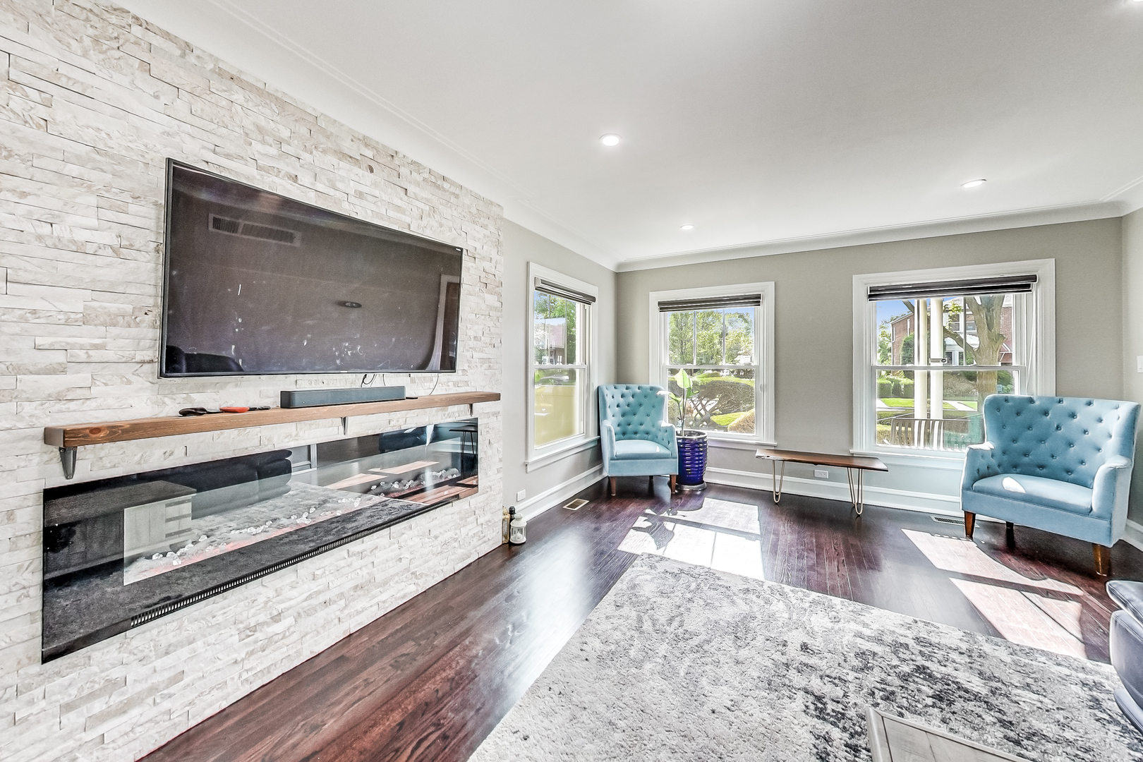 Chicago, Illinois 60659, United States, 6 Bedrooms Bedrooms, ,4 BathroomsBathrooms,Residential,Active,246040