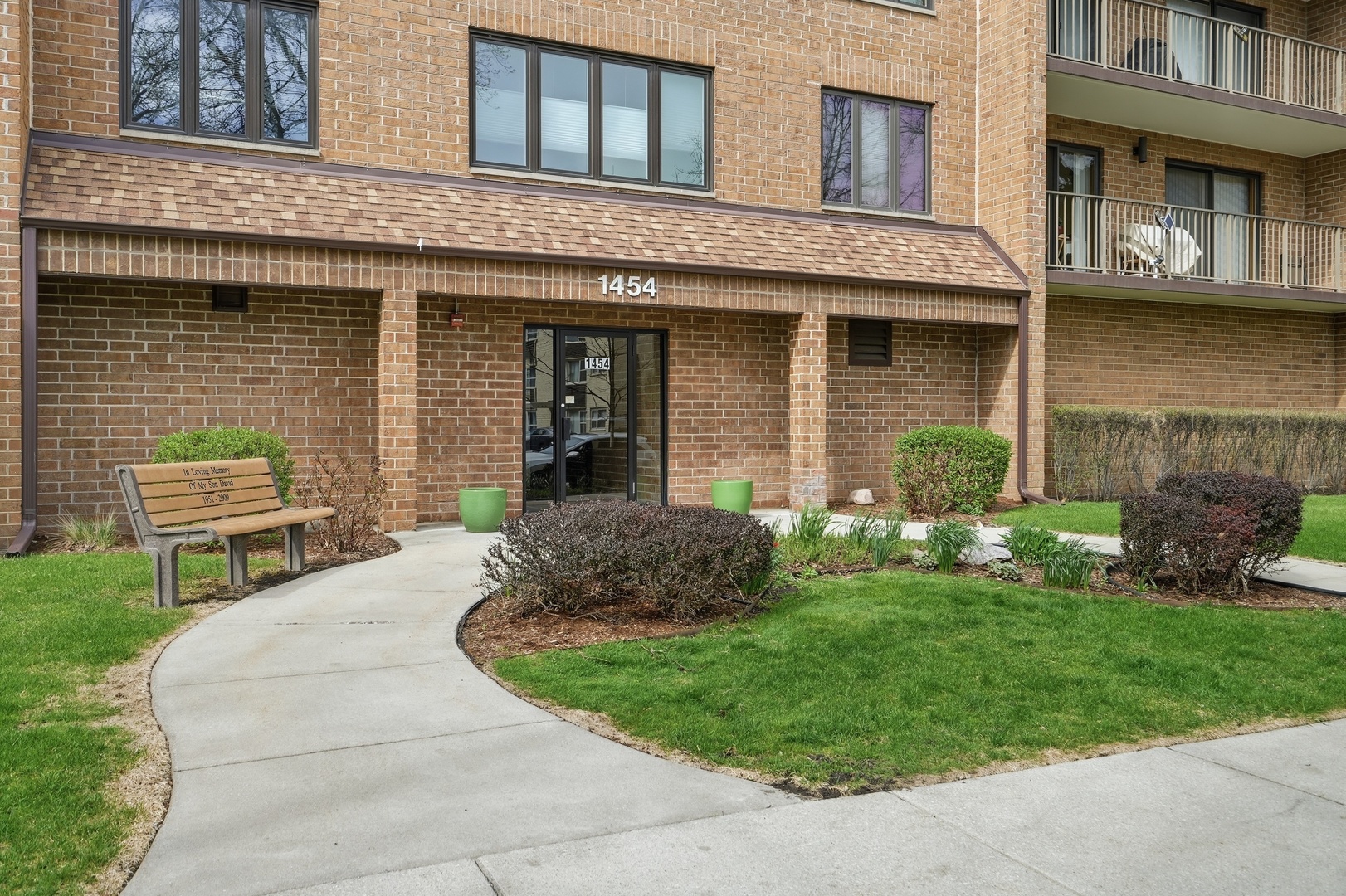 1454 Ashland Avenue 305