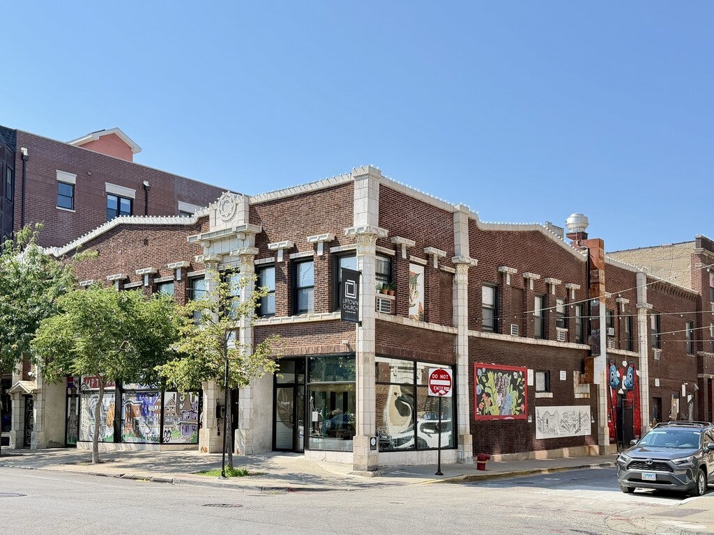1136 W Wilson Avenue 212
