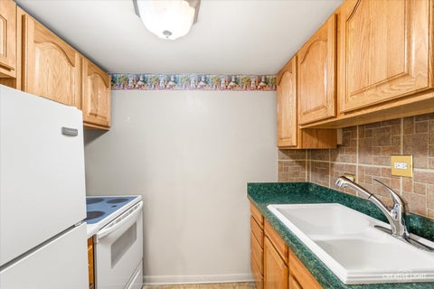 Tiny photo for 255 S West Avenue #208, Elmhurst, IL 60126 (MLS # 12712799)
