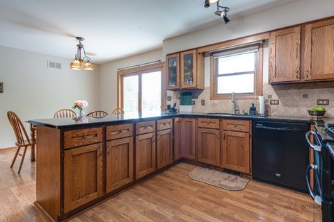 Tiny photo for 913 Cherokee Court, Lake Villa, IL 60046 (MLS # 12675804)