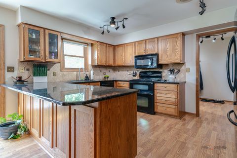 Tiny photo for 913 Cherokee Court, Lake Villa, IL 60046 (MLS # 12675804)