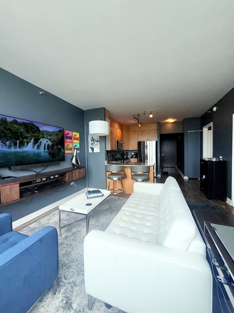 33 W Ontario Street 51G