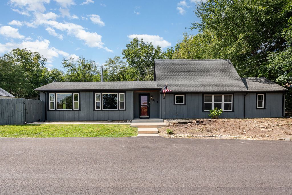 Photo for 6N118 Hillside Drive, St. Charles, IL 60175 (MLS # 12464333)