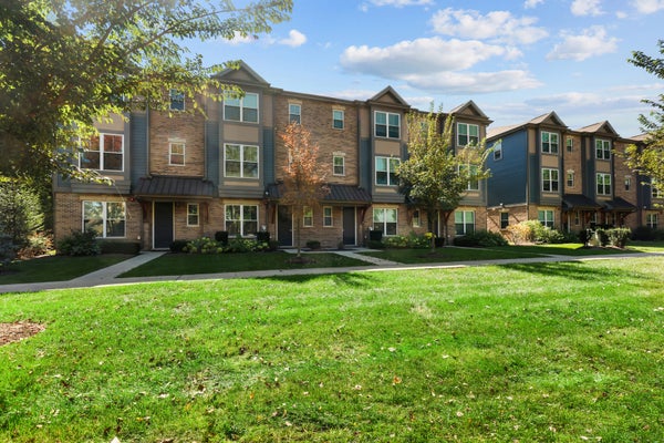 601 BROADWAY # 601, LIBERTYVILLE, IL 60048 - Image fc51fc9ad430ed0dfee7a2562845b25b/2998406482