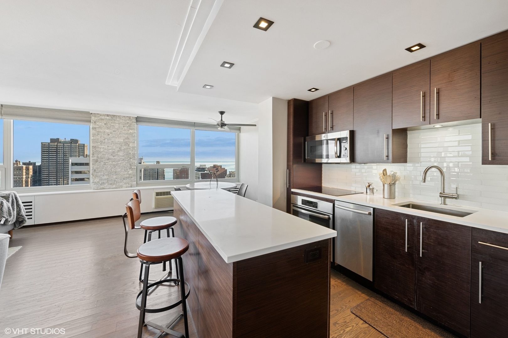 88 W Schiller Street 2801