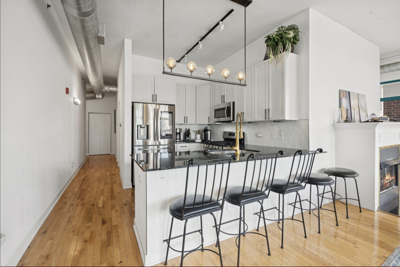 910 W Madison Street 408
