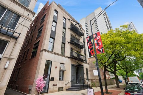 24 W ERIE Street 3 Chicago IL 60654