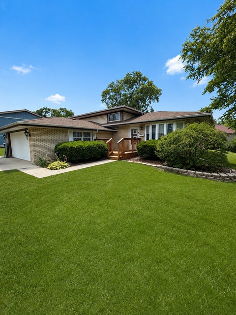 Tiny photo for 8808 S 85th Court, Hickory Hills, IL 60457 (MLS # 12734357)