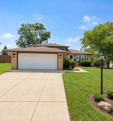 Photo of 8808 S 85th Court, Hickory Hills, IL 60457 (MLS # 12734357)