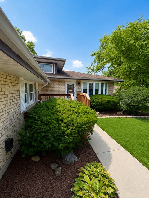 Tiny photo for 8808 S 85th Court, Hickory Hills, IL 60457 (MLS # 12734357)