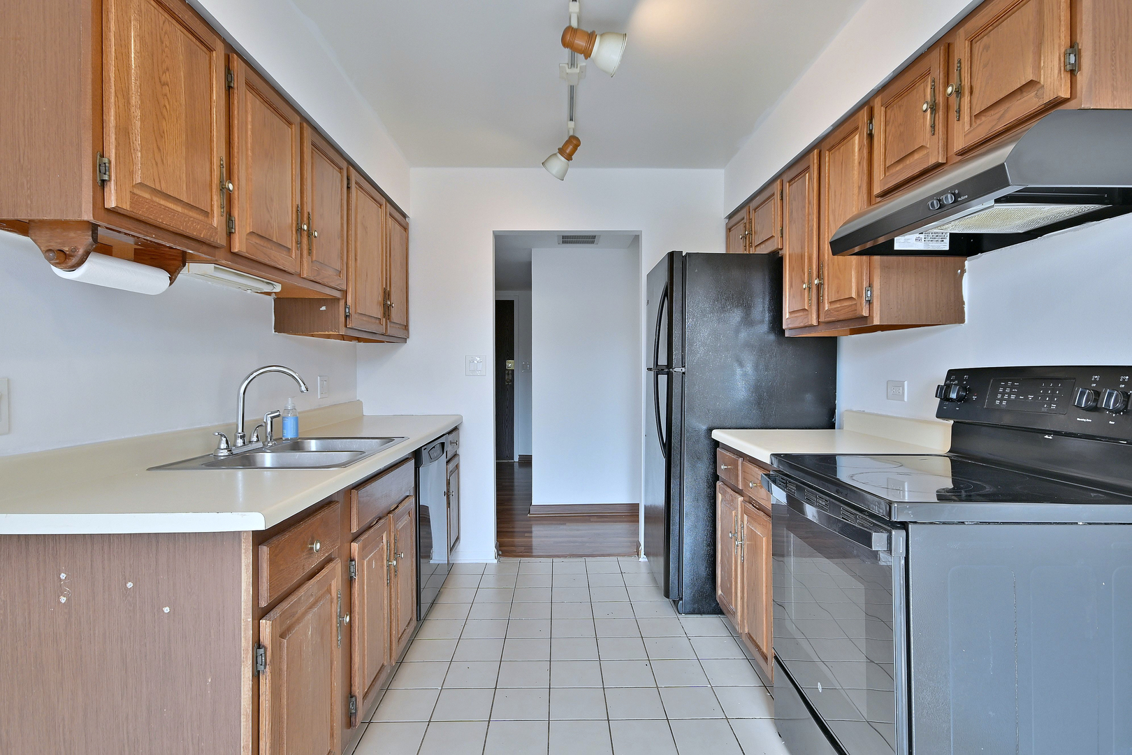 711 S River Road S 508
