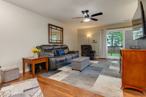Tiny photo for 1701 Lakecliffe Drive #D, Wheaton, IL 60189 (MLS # 12497944)