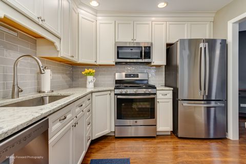 Tiny photo for 1701 Lakecliffe Drive #D, Wheaton, IL 60189 (MLS # 12497944)