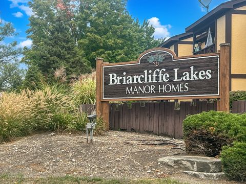 Tiny photo for 1701 Lakecliffe Drive #D, Wheaton, IL 60189 (MLS # 12497944)
