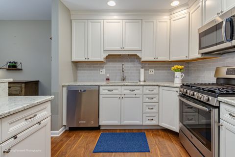 Tiny photo for 1701 Lakecliffe Drive #D, Wheaton, IL 60189 (MLS # 12497944)