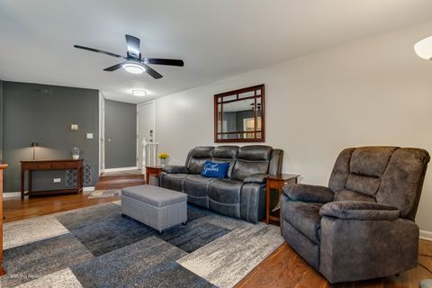 Tiny photo for 1701 Lakecliffe Drive #D, Wheaton, IL 60189 (MLS # 12497944)