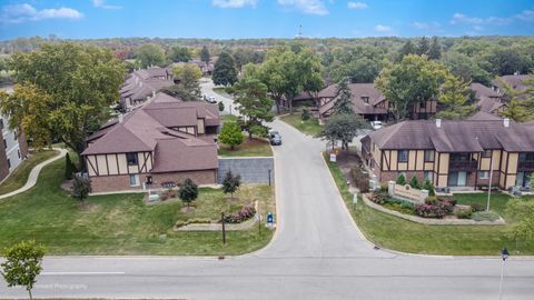 Tiny photo for 1701 Lakecliffe Drive #D, Wheaton, IL 60189 (MLS # 12497944)