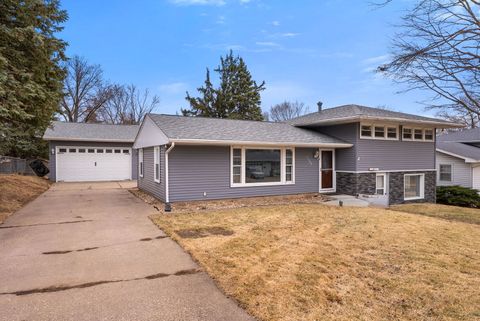 Tiny photo for 1135 5th Avenue N, Clinton, IA 52732 (MLS # 12583267)
