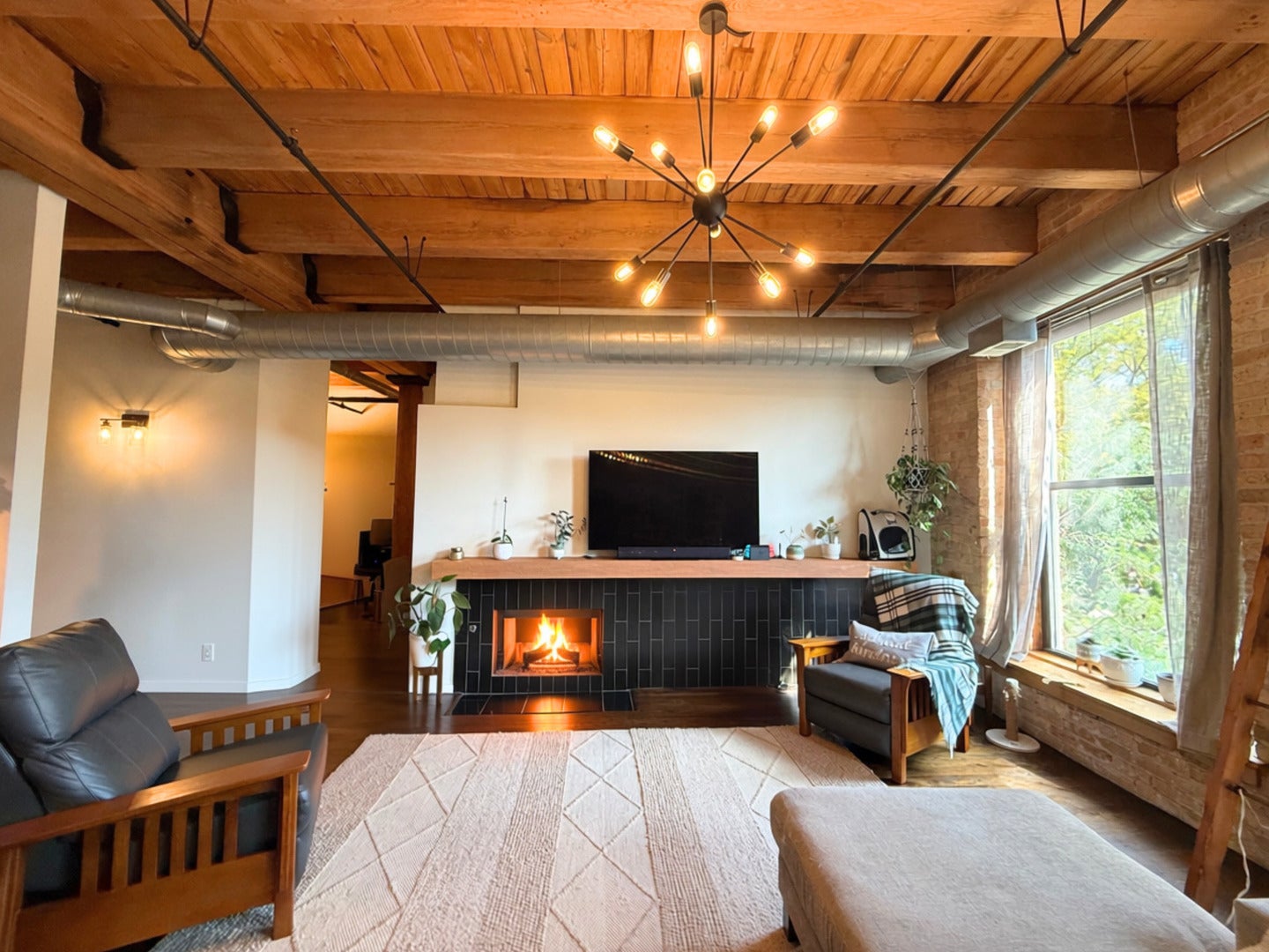 2511 W Moffat Street 201