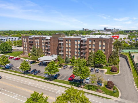 Tiny photo for 2201 S Grace Street #603, Lombard, IL 60148 (MLS # 12650448)