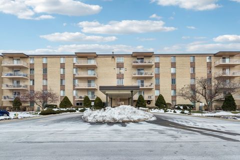 Photo of 100 W Butterfield Road #403N, Elmhurst, IL 60126 (MLS # 12532388)