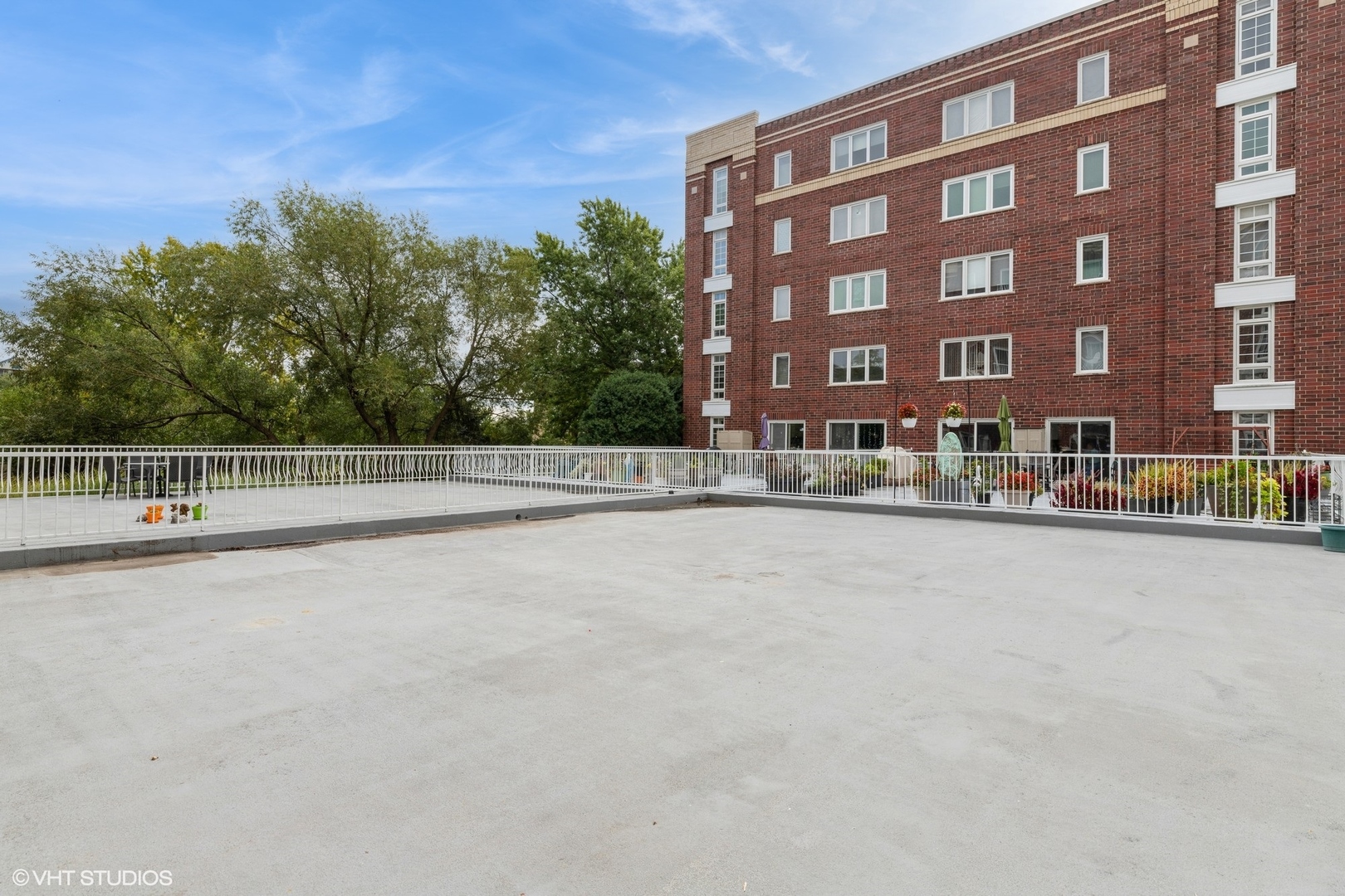 7041 W Touhy Avenue 209