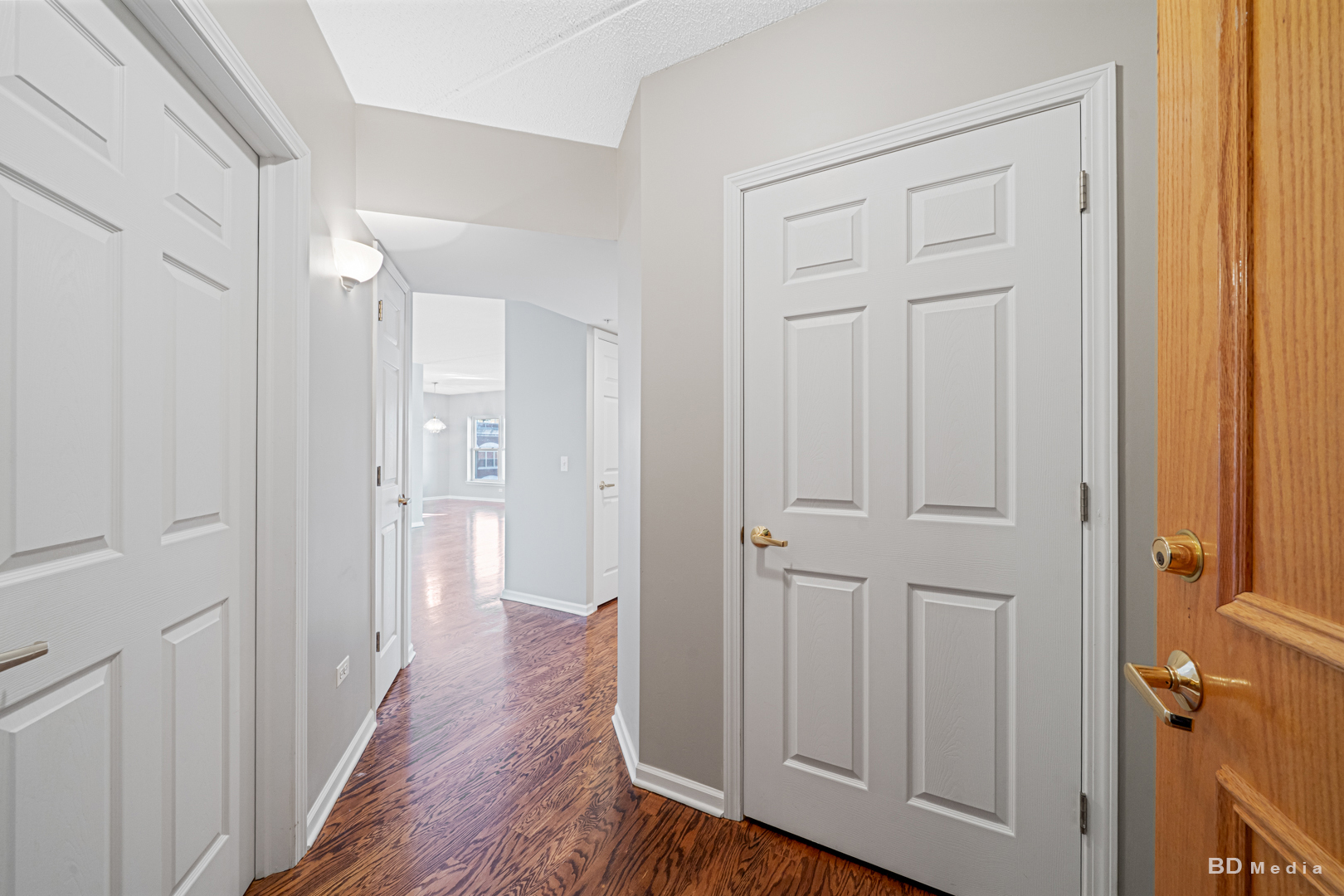 104 N Plum Grove Road 400