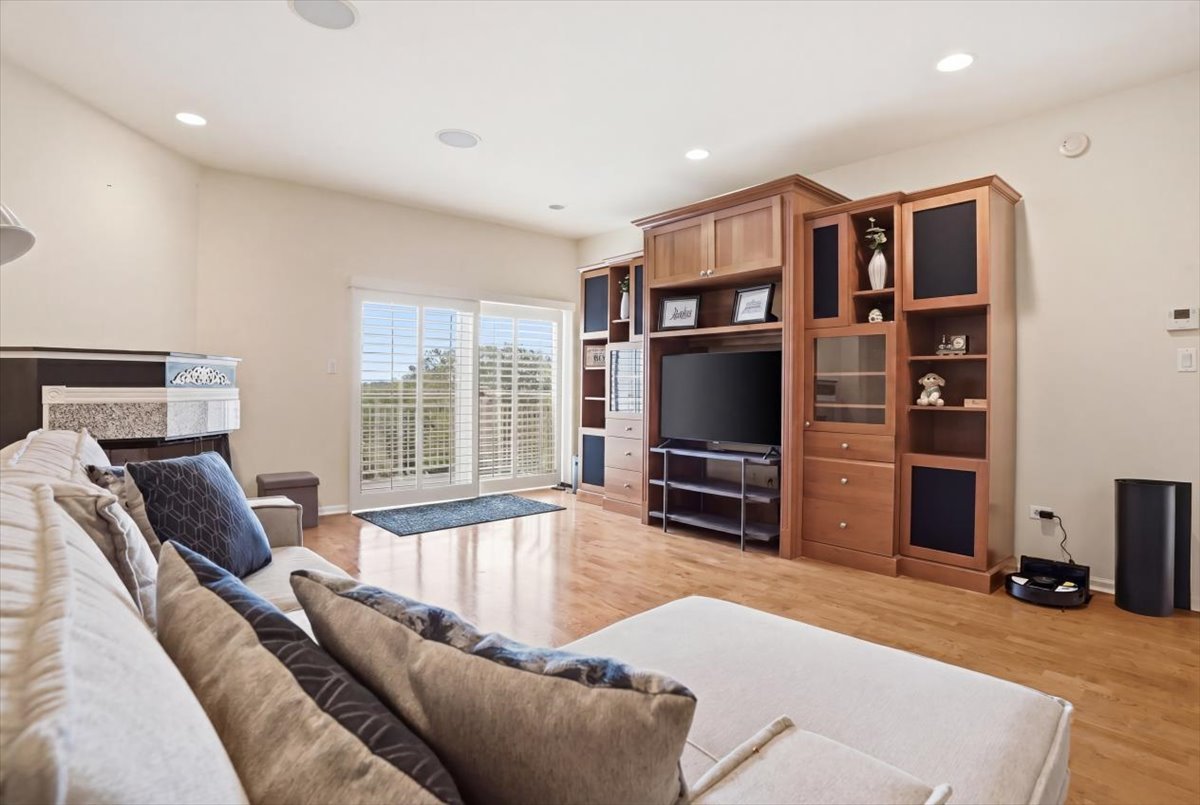 425 Village Green 510