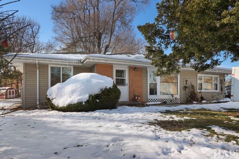 Photo of 62 Ridge Court, Lindenhurst, IL 60046 (MLS # 12526606)