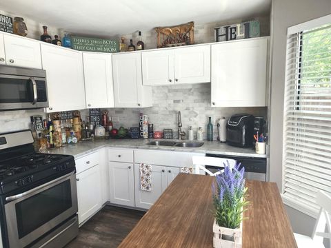 Tiny photo for 54 Sandhurst Road, Mundelein, IL 60060 (MLS # 12684138)