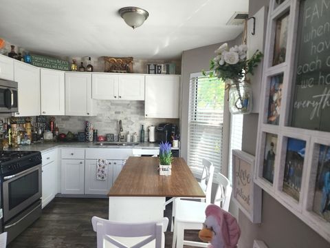 Tiny photo for 54 Sandhurst Road, Mundelein, IL 60060 (MLS # 12684138)