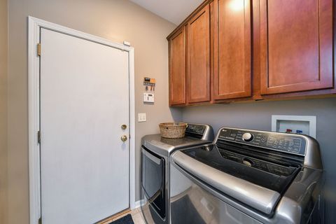 Tiny photo for 2921 McDuffee Circle, North Aurora, IL 60542 (MLS # 12588301)