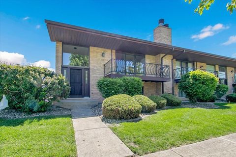 Photo of 16110 Pine Drive, Tinley Park, IL 60477 (MLS # 12650223)
