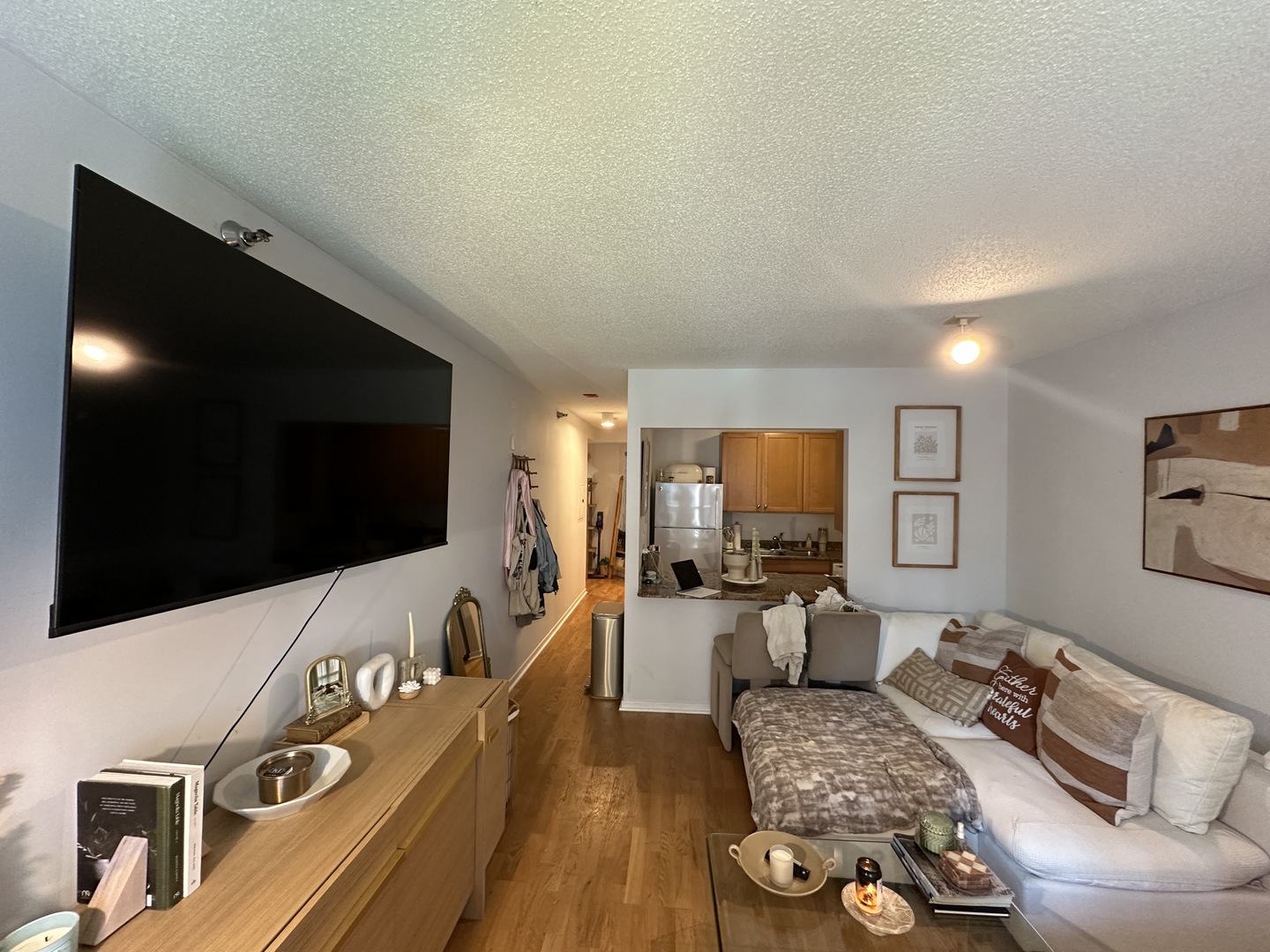 400 N La Salle Drive 906