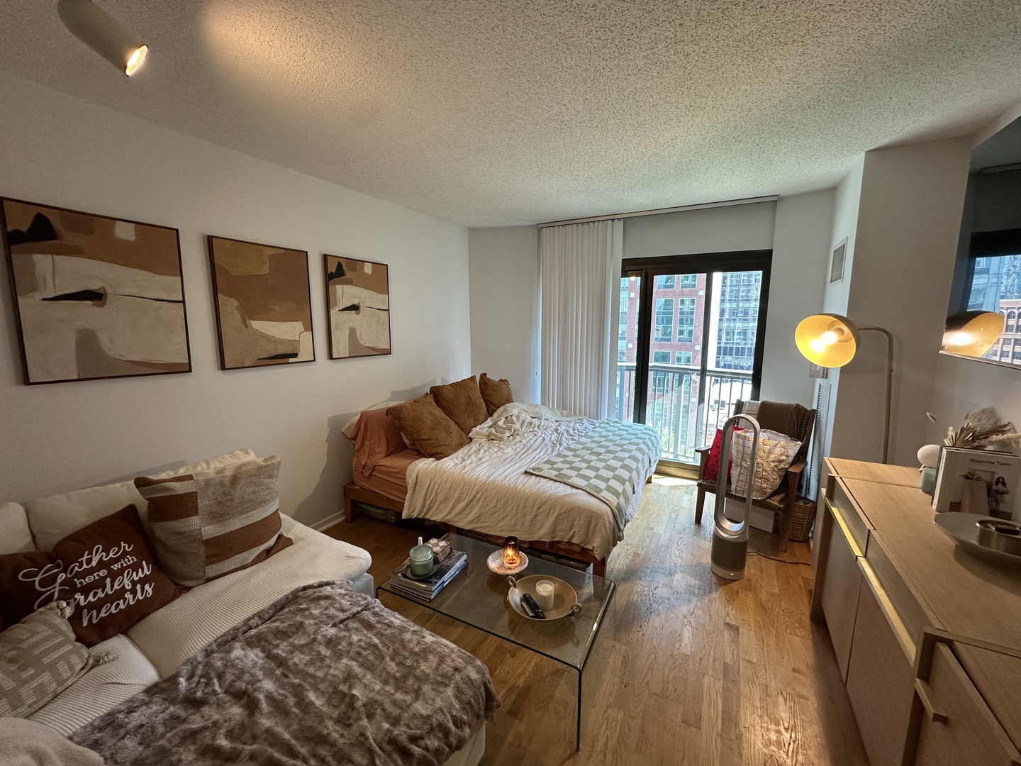 400 N La Salle Drive 906