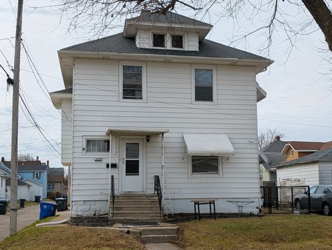 Photo of 239 W Hayes Street, Davenport, IA 52803 (MLS # 12603526)