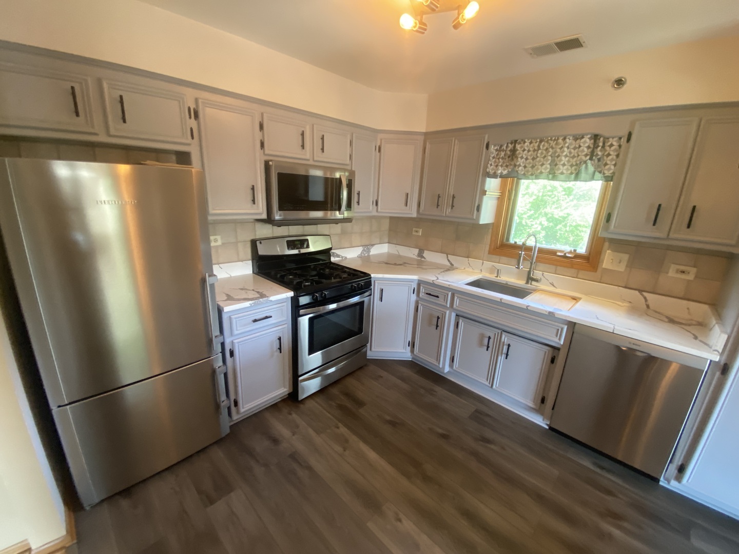 10248 Southwest Highway 3D
