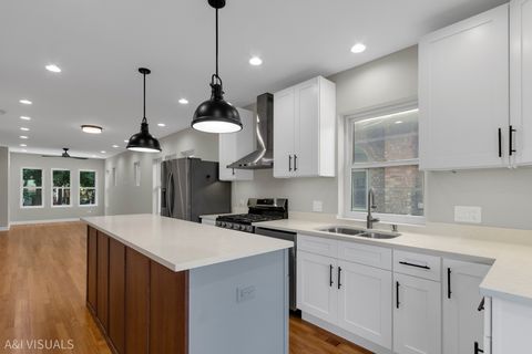 Tiny photo for 5841 N MEDINA Avenue, Chicago, IL 60646 (MLS # 12486599)