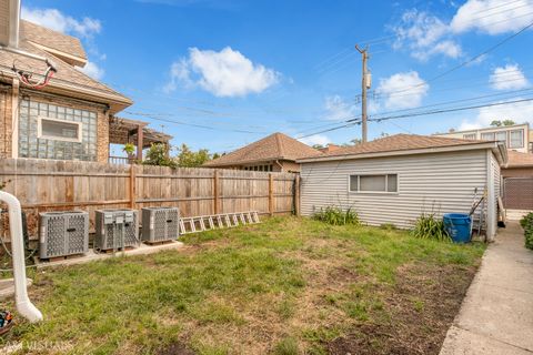 Tiny photo for 5841 N MEDINA Avenue, Chicago, IL 60646 (MLS # 12486599)